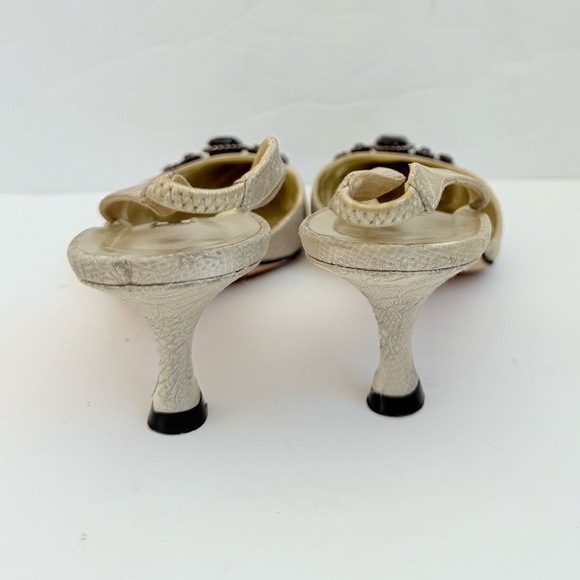 Manolo Blahnik Pale Gold textured floral Rhinestone Carolyn slingback pumps EU39 - Picture 4 of 8